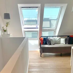 Amazing Location In Near Rathaus Viena